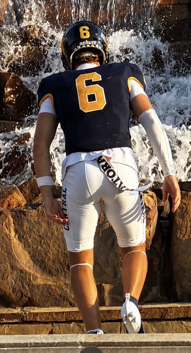kadebabcock's tweet photo. I had an amazing time on my OV to UCO thank you to @CoachEkern @Pbriningstool @Rick6Roberts and all the family in Edmond for having me https://t.co/eKHm2tvOnn