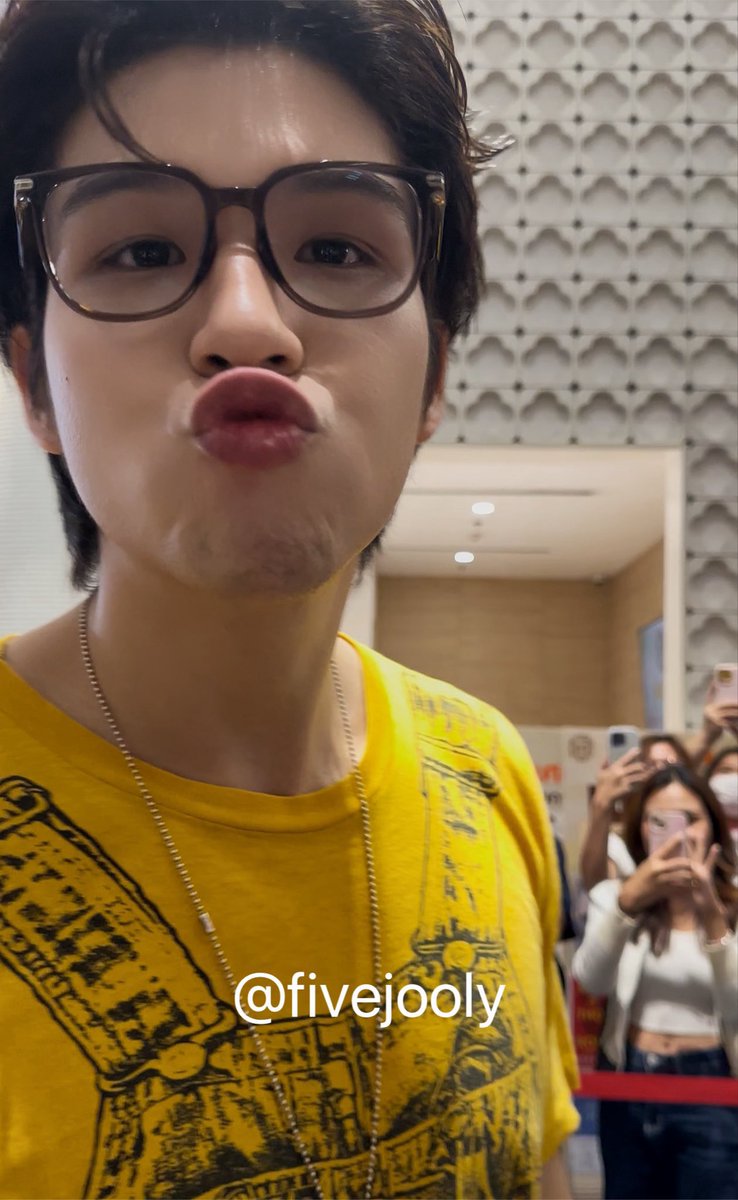 tobeserial's tweet photo. แาลวยังจะไม่ให้ชั้นเปนนานิสกายอีก เอาเลยพี่ เต็มที่เลย https://t.co/ultzavJST3