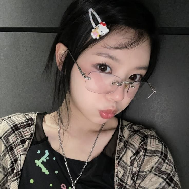 minjucre's tweet photo. ⋮✦⋮✦⋮✦⋮
looking for moots day 1 
she/her ♡
streaming with love
saving every favorite photo
cheering for illit every day
my feed is basically an appreciation page.

#ILLIT #stantwt #kpoptwt
➺ let's be moots !! https://t.co/ITpftciLbk