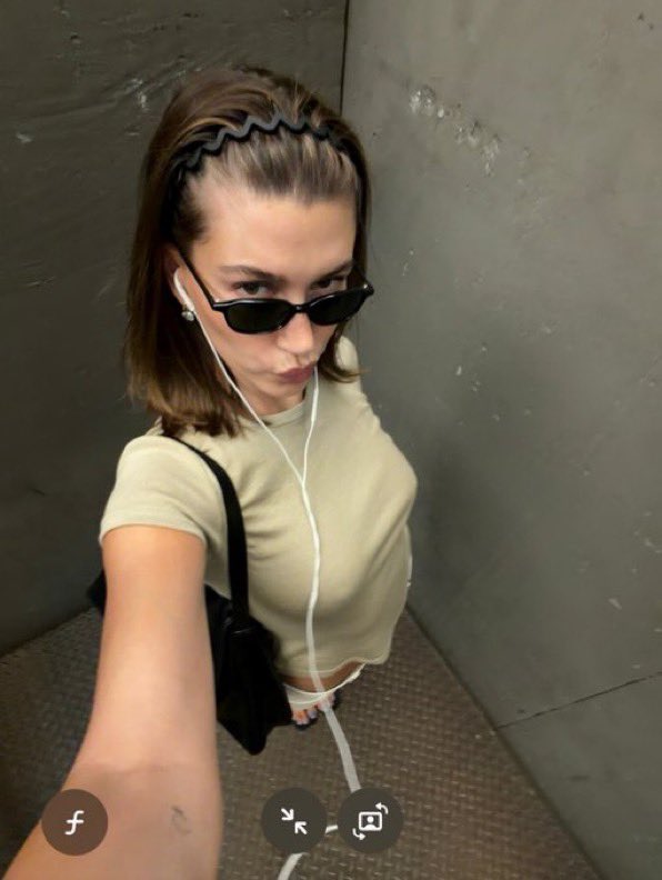 jarianaoutdid's tweet photo. Shes just soooo cool https://t.co/mCz8BCghix