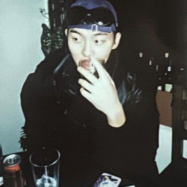 wooktummy's tweet photo. #shse socmed au,
—Pardon his emotions,

Where bitter ex Ahn Suho is totally not obsessed with his unbothered ex boyfriend, Yeon Sieun. https://t.co/LRKhmfZGkm