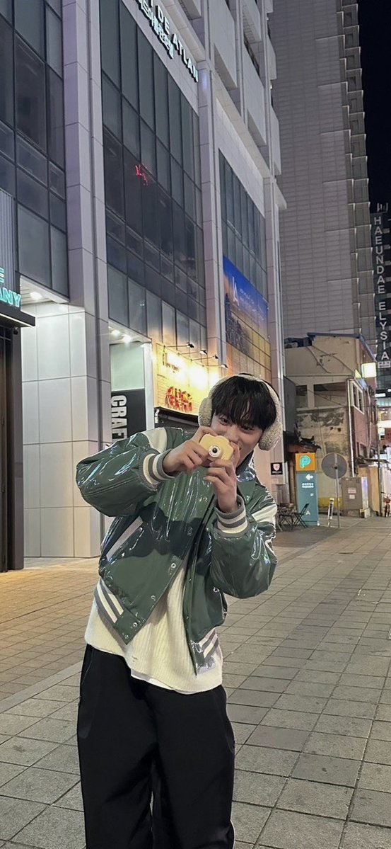 0122_2junyoung's tweet photo. 이준영이랑 사진기 들고 여행다니고 싶어 
서로 찍어주고.. 몰래 찍고
아 근데 사진기 이준영 이거 좋다 https://t.co/4CWpgWmp6v