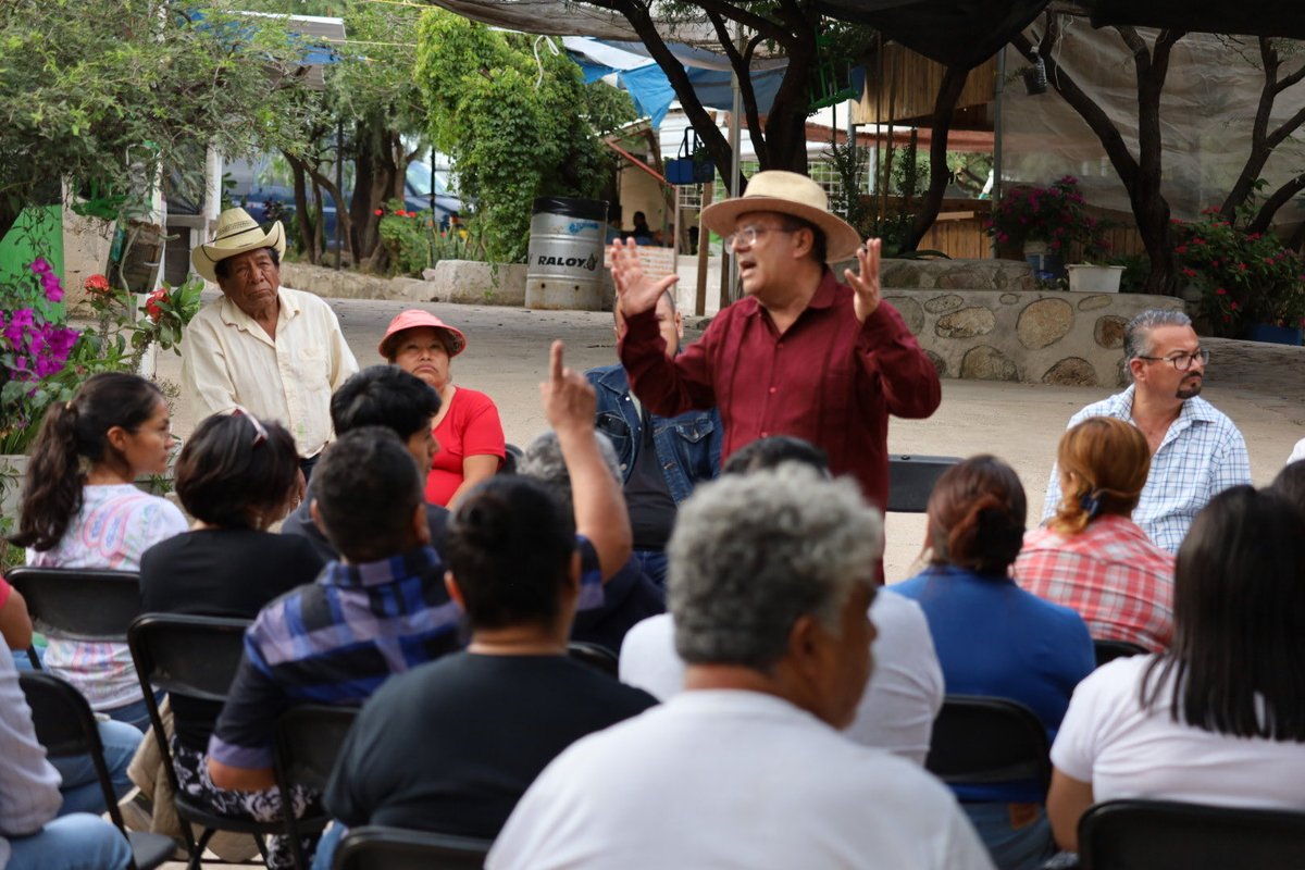 GilbertoHRuiz's tweet photo. Estuvimos en el municipio de Colón dialogando con habitantes de distintas comunidades.

Seguiremos recorriendo el estado y escuchando a la gente. https://t.co/yaoxBUM7bs