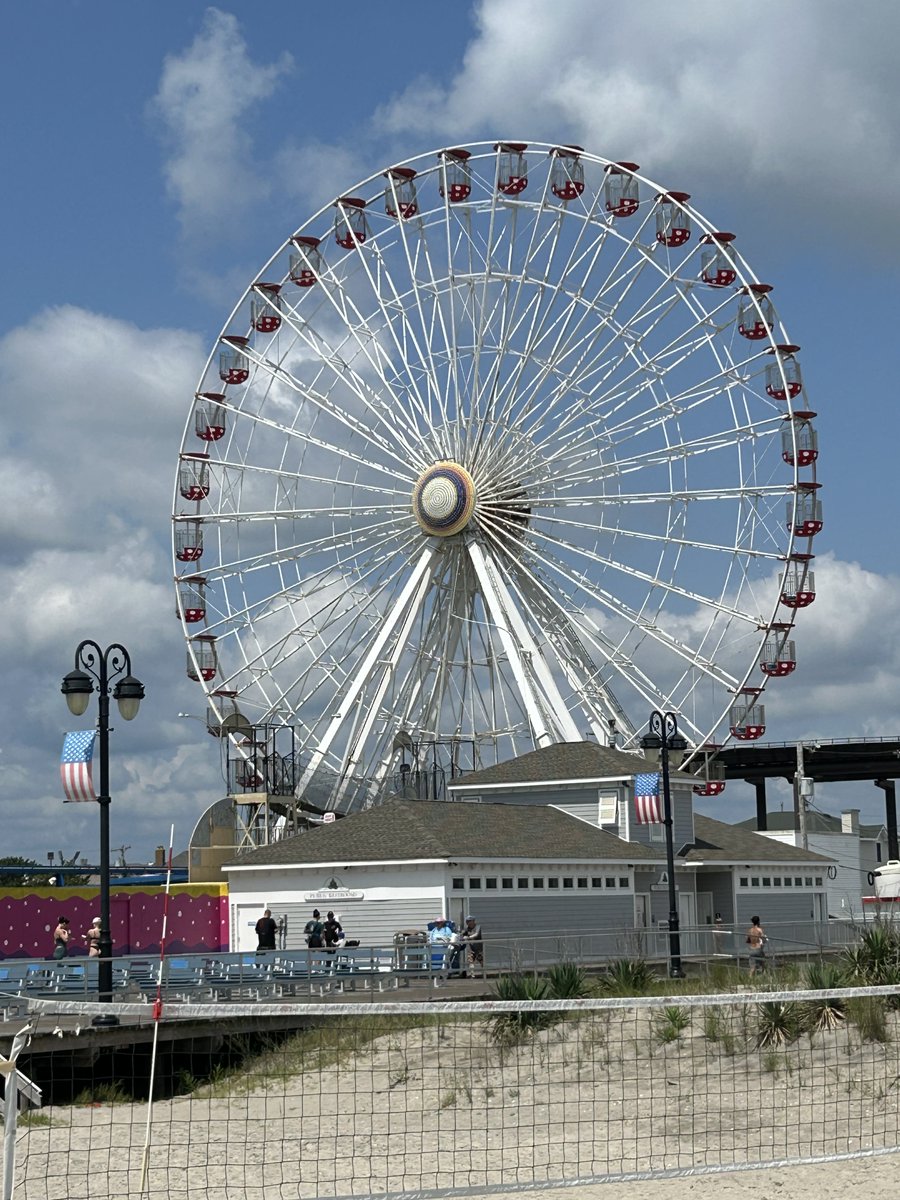 ohululu's tweet photo. Gillian’s Wonderland 🎡Still Standing 

Ocean City, N.J. https://t.co/dc5ssKPo5p