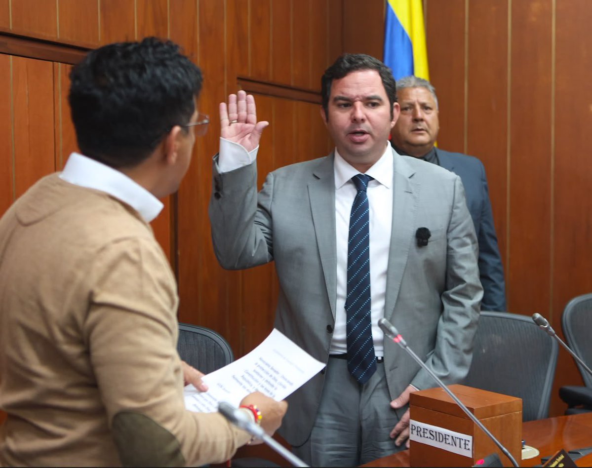 carlosmeiselv's tweet photo. Agradezco profundamente a todos los partidos que unánimemente me apoyaron para ser Presidente de la Comisión de Ordenamiento Territorial y Descentralización.
Nos acercamos al sueño de ver un país fuerte regionalmente.
Cuenten conmigo para eso.
@SenadoGovCo @SenadoCot https://t.co/FmULsYlQkw