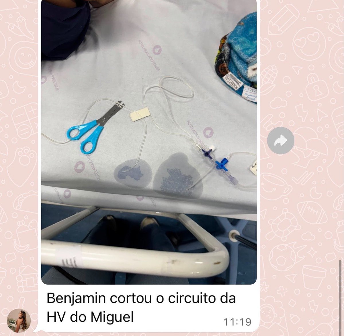marianoites's tweet photo. criança com telas vs criança sem telas exercitando toda sua criatividade!!! https://t.co/lGd8nwrlgh
