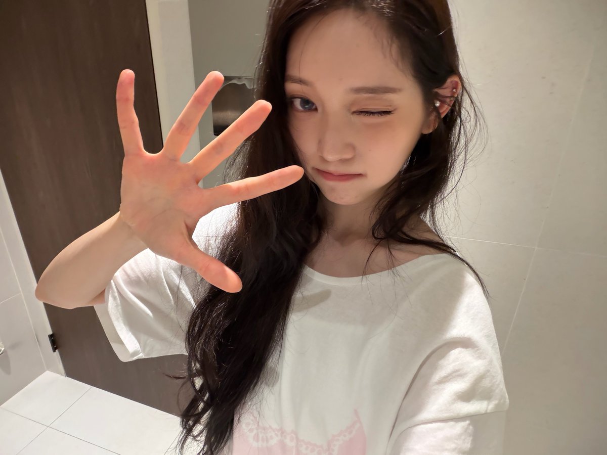 PomeloSeo's tweet photo. 260730 DAY OFF #영서 #YOUNGSEO #ヨンソ https://t.co/iyzraldsmp