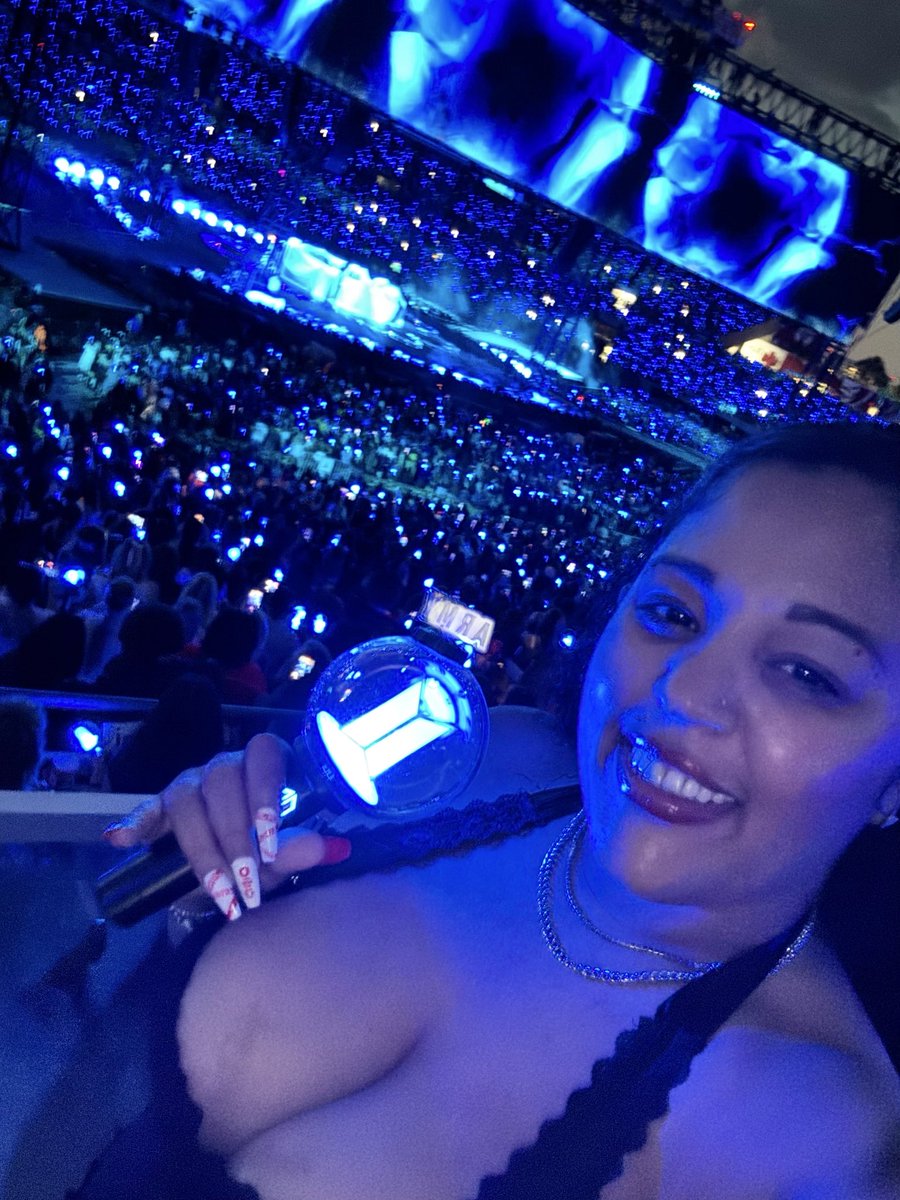 IndiaMarjorie's tweet photo. @875tickets I’m looking for 1 🎫 for D2 Foxborough - Gillette Stadium 8/6.
Preferably in the lower bowl or floor. 
If anyone has a ticket they’d like to get rid of plz lmk and no I don’t need more than 1 it’s just me going  for my bday 🎂 😊 
T.i.a
Pic for visibility https://t.co/iTfkogWDdp