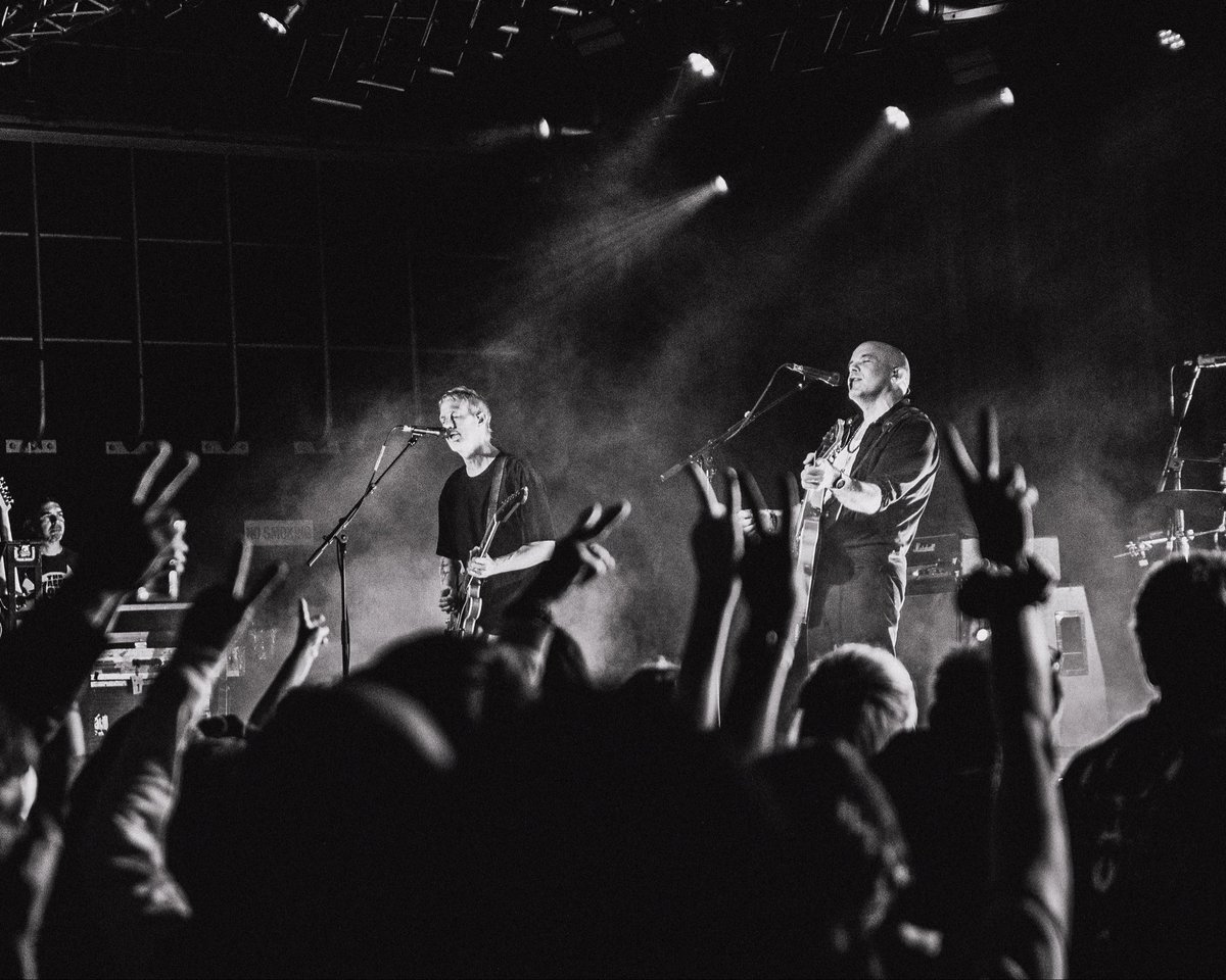 rideox4's tweet photo. Top 3 Ride songs of all time? Go 👇 
#ride #shoegaze https://t.co/xYdICfFGdG
