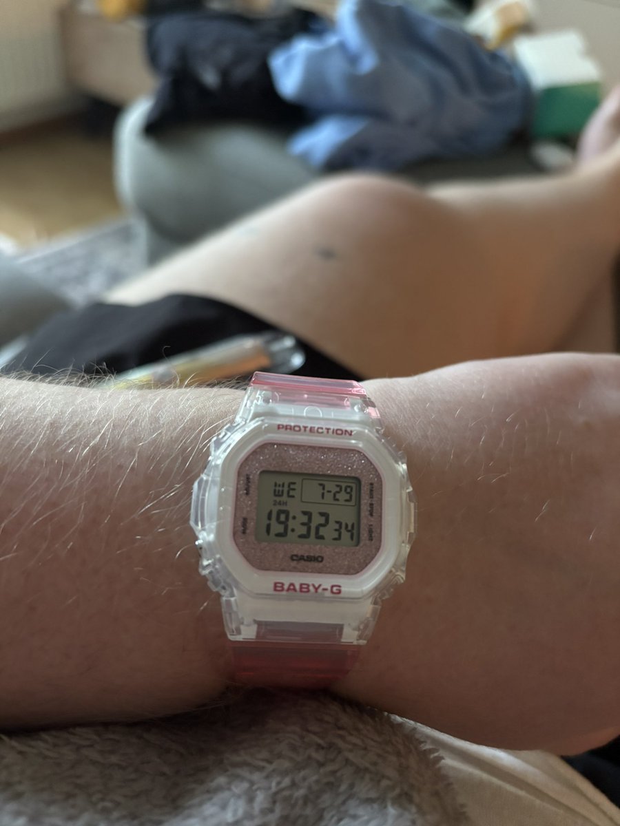 dennisrats's tweet photo. Early birthday present for myself!!! Shes so cute https://t.co/ZlX2iVybPV
