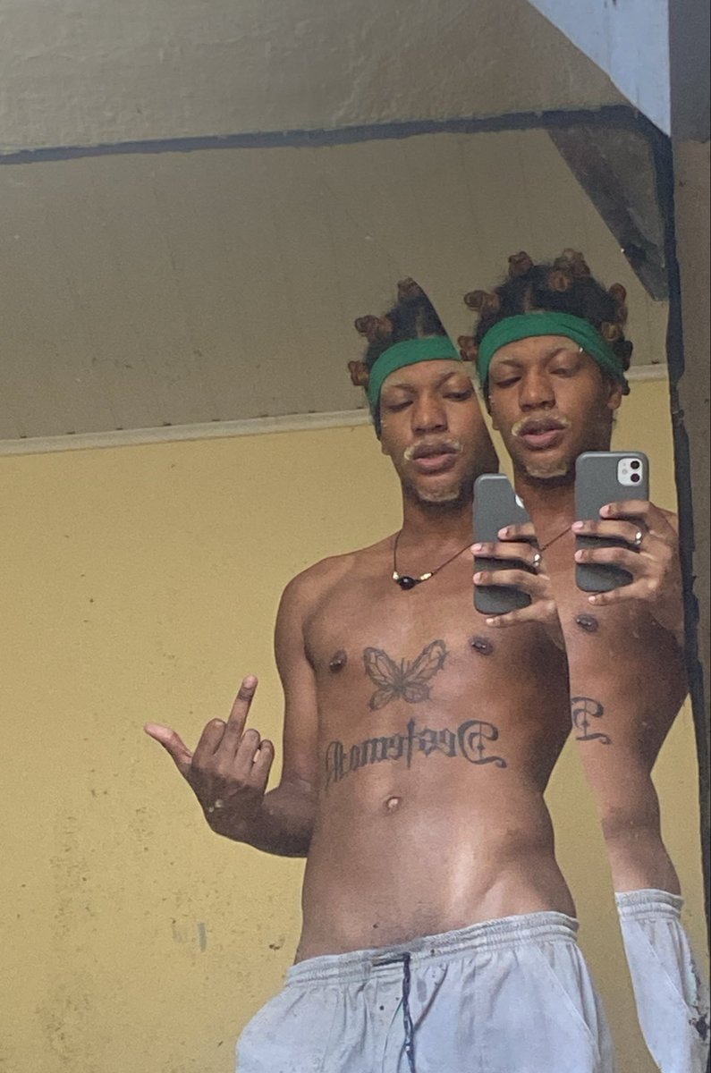 HB20circo's tweet photo. Meu espelho quebrou 🪞💔 https://t.co/1uGXrzJrhQ