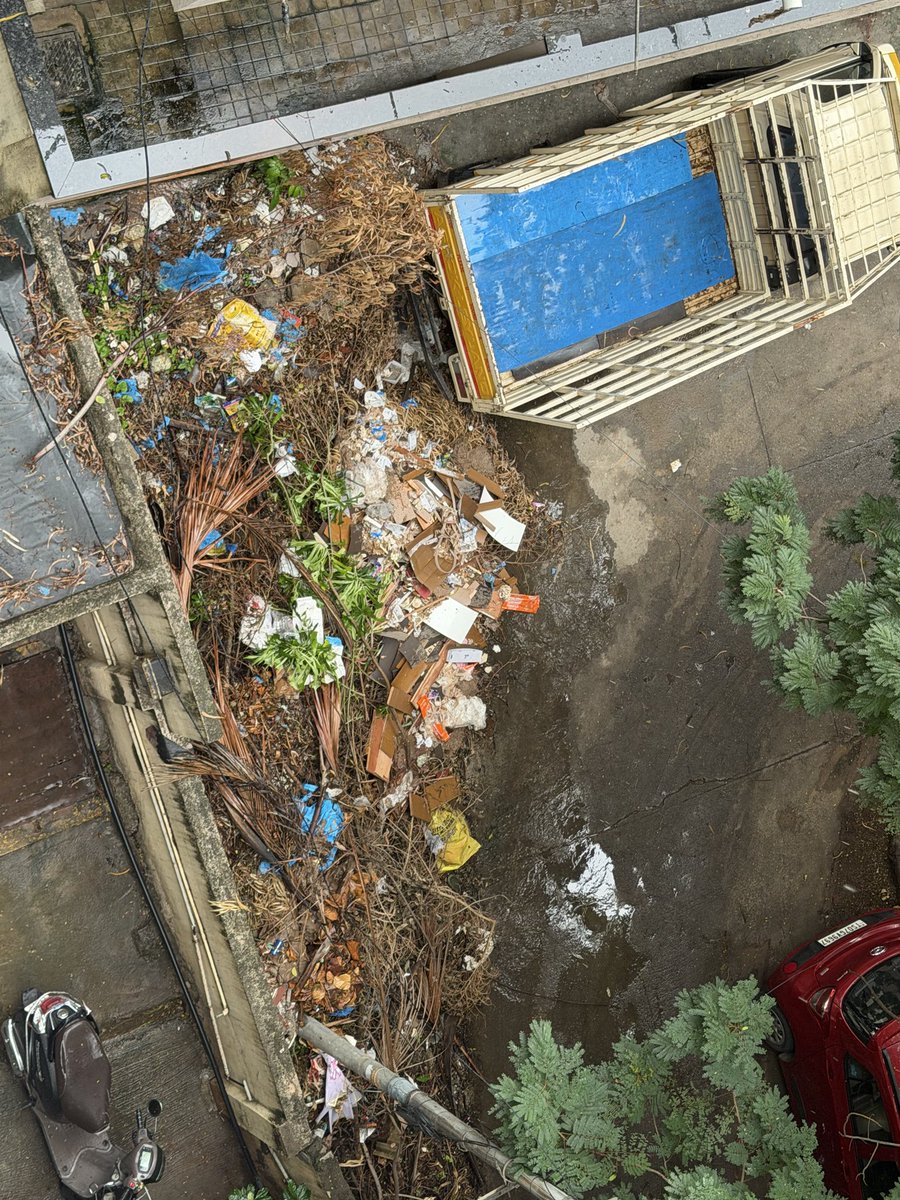 MalooVinay's tweet photo. @SwachhBharatGov Kindly treat this as an urgent public health issue and ensure immediate garbage clearance. Repeated grievances are going unnoticed, which is extremely disappointing.

Please take immediate action.

#Hyderabad #GHMC #SwachhBharat https://t.co/VgdEZLt8Es