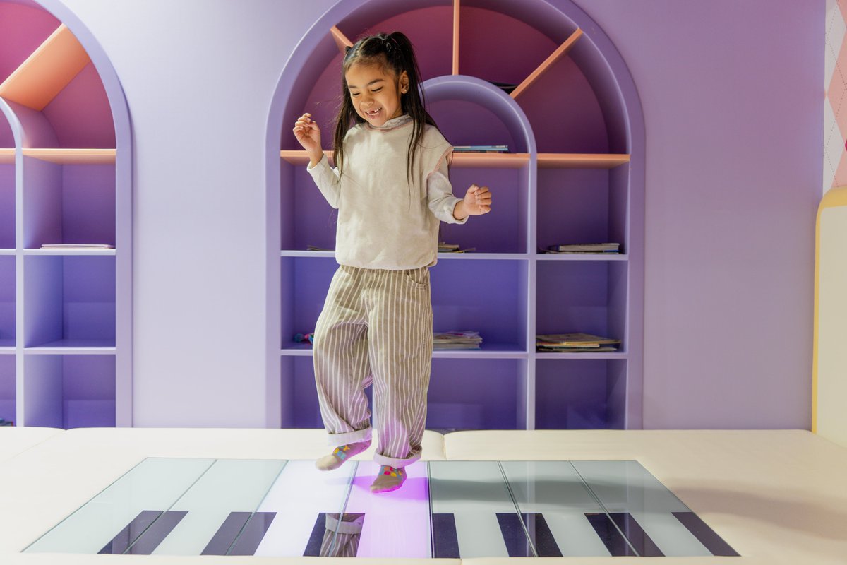 thejollybubble's tweet photo. Why Grip Socks Matter ๐ฃ
At Jolly Bubble, grip socks are more than just part of the dress code. Our fully padded play areas can be slippery, so grip socks help little feet stay steady and play safely.
#jollybubble #playsafe https://t.co/46d3jbxEzf