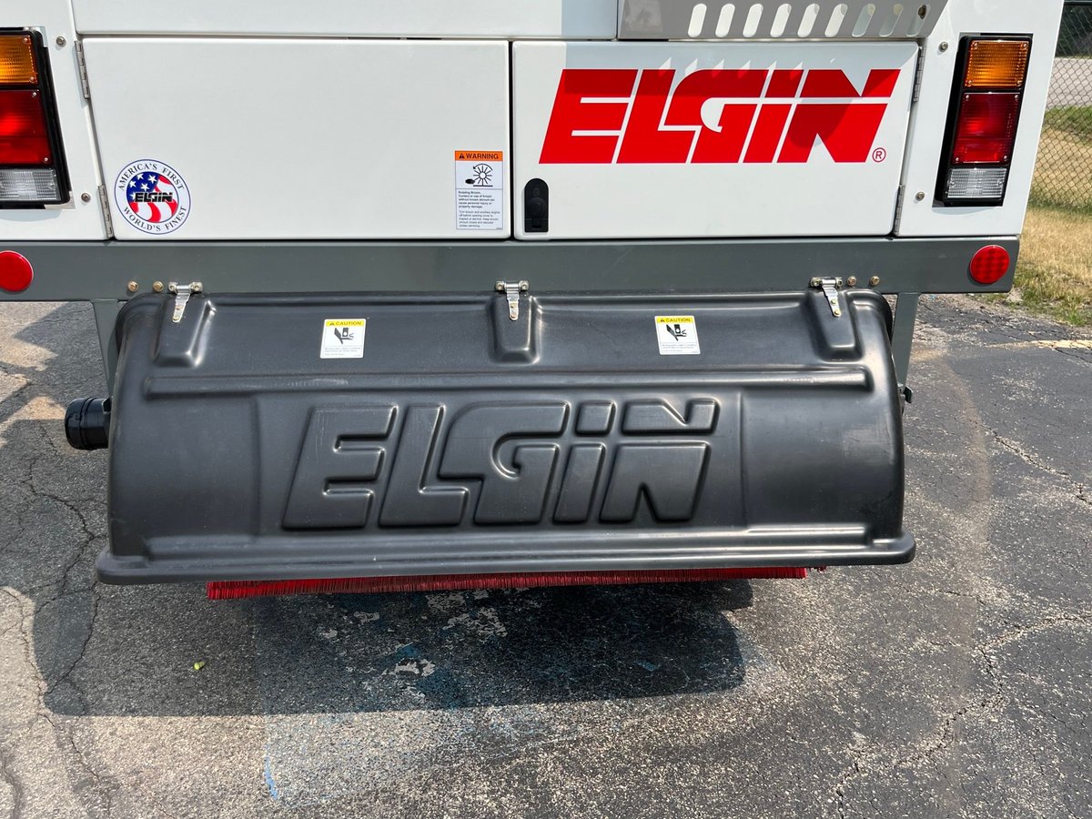 elginsweeper's tweet photo. The Elgin Broom Badger features self-aligning bearings for the broom mount and the free floating design ensure smooth movement over road surfaces.
#ElginSweeper #StreetSweeping https://t.co/kZJ2pWCn0Q