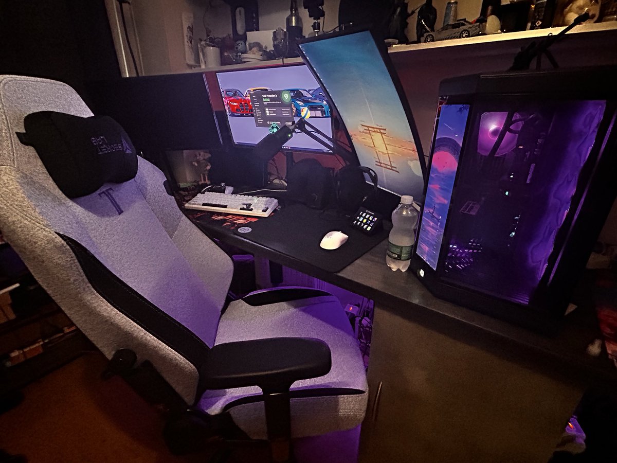 IanSmootherz's tweet photo. #secretlab New Secret Lab Titan Evo for my better half ❤️ https://t.co/w0UAEli1Xz