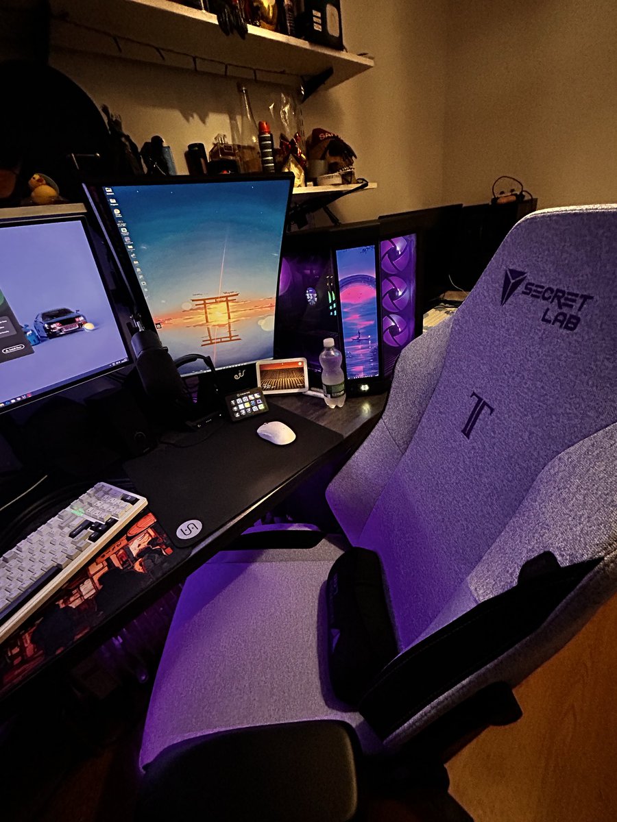 IanSmootherz's tweet photo. #secretlab New Secret Lab Titan Evo for my better half ❤️ https://t.co/w0UAEli1Xz