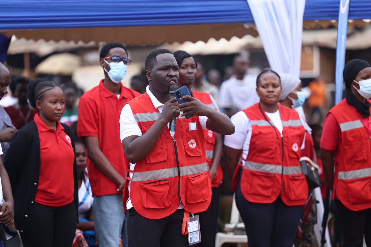 UgandaRC_Youths's tweet photo. Our dedicated Red Cross Youth joined the community clean-up exercise in Katwe today, ahead of the 33rd Coronation Anniversary of the Kabaka of the Kingdom of Buganda.

#Youths 
#Amatikkira33 
#Amatikkira2026 https://t.co/Vygwpd3NPn
