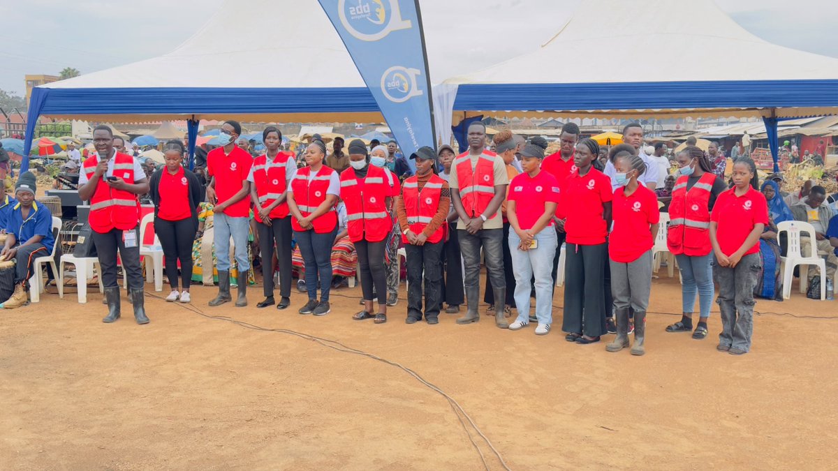 UgandaRC_Youths's tweet photo. Our dedicated Red Cross Youth joined the community clean-up exercise in Katwe today, ahead of the 33rd Coronation Anniversary of the Kabaka of the Kingdom of Buganda.

#Youths 
#Amatikkira33 
#Amatikkira2026 https://t.co/Vygwpd3NPn
