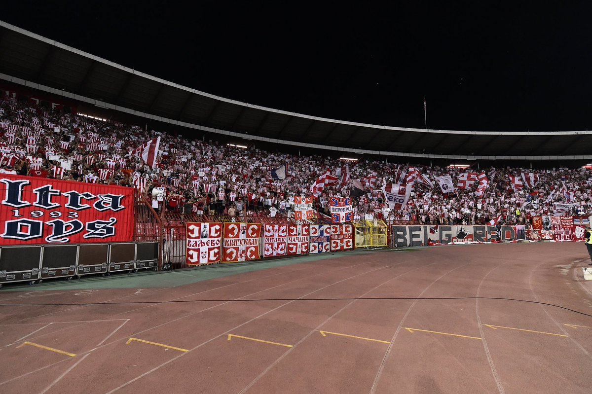 crvenazvezdafk's tweet photo. Obuci dres - pravac Marakana! 

🔴⚪️ #fkcz https://t.co/q19zNPpHIL