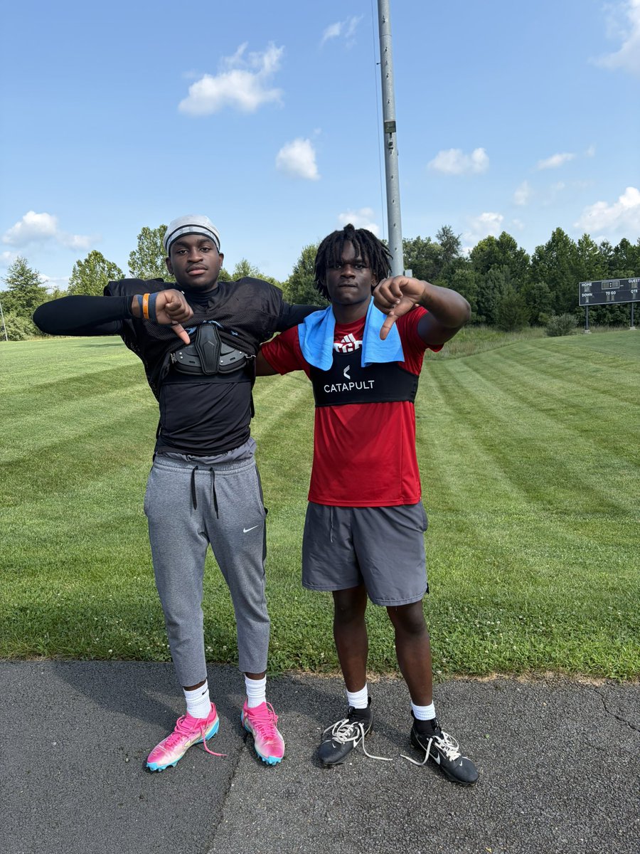 jayvionmaldon22's tweet photo. 🚨Best 29’ duo in the COUNTRY!!🚨

@darnellengoto1 EDGE/ATH 6’4/205/29’/10 P4 🅾️

@jayvionmaldon22 LB/ATH 6’2/202/29’/8 P4🅾️ https://t.co/B1m18AXwac