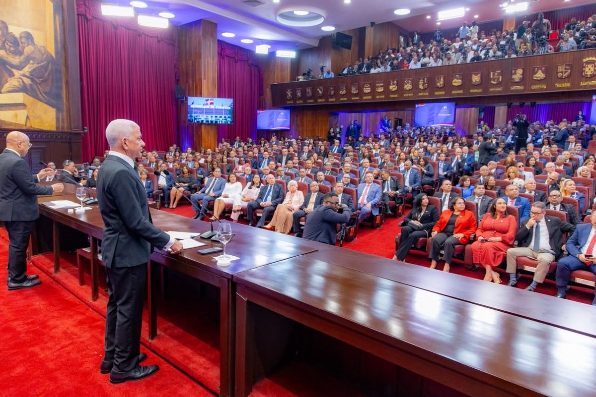 MagnoliaRodB's tweet photo. El presidente del Senado, Ricardo de los Santos, y el director de la OPS/OMS, Jarbas Barbosa, rubricaron un histórico acuerdo de cooperación técnica. #RicardoRindeCuentas2026 #CongresoRindeCuentas2026 https://t.co/1ICycCv5jm