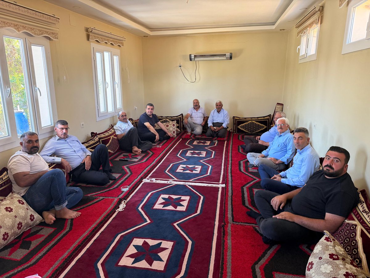 avmehmetakgun's tweet photo. 📍 BÜYÜKHAN MAHALLESİ

İlçe yönetim kurulu üyelerimizle birlikte, Mahalle Muhtarımız Sayın İbrahim KILIÇ ev sahipliğinde; Mahalle başkanımız Sayın Ahmet Aslan ve kıymetli mahalle sakinlerimizle buluştuk.

Sayın Cumhurbaşkanımız Recep Tayyip Erdoğan’ın selamlarını ileterek hemşehrilerimizle kucaklaştık. 

Kıymetli muhtarımıza evsahipliği için teşekkür ederiz.

Birliğimiz ve beraberliğimiz daim olsun. 🇹🇷
#MilletimizleNiyetimizBir
@RTErdogan @Akparti   @abuyukgumus  @hakanaksu058 @farukaytek @bybekirbozdag @milhamigunbegi 
@malicevheri @AEminOnenOfis @ibrahimeyyupogl  @CYAZMAC @ProfDrDusak @HikmetBasak_63    @AieNacar @Malikurt14 @SbrKnk  @ahmtsamdanci @av_ipkdrmzoglu7 @dartar_ibrahim