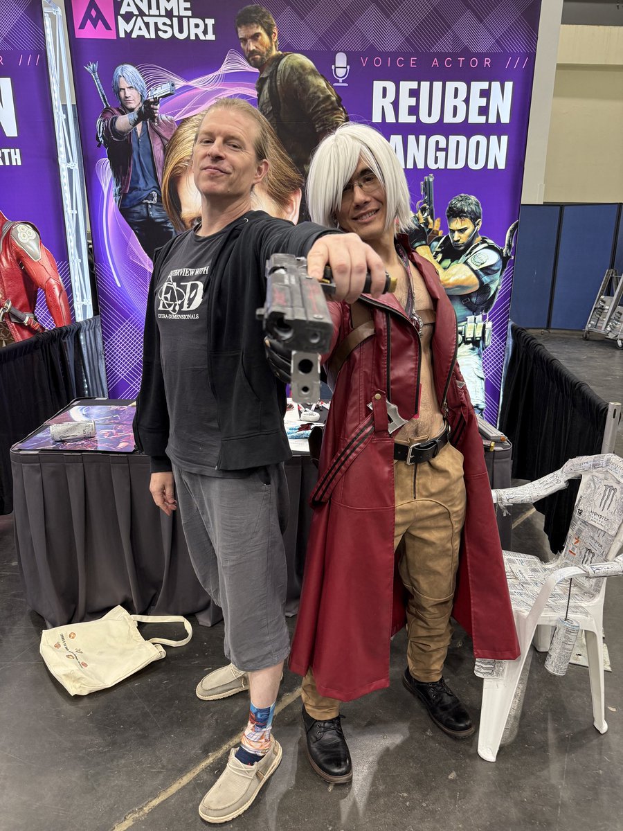 ReubenLangdon's tweet photo. Had a great time last weekend in Houston at @AnimeMatsuri meeting and hanging out with fans! Hard to believe it’s been over 20 years since I first took on the role of Dante in Devil May Cry 3!  …still Rockin! https://t.co/qX5HslcNkM