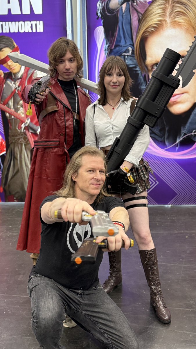 ReubenLangdon's tweet photo. Had a great time last weekend in Houston at @AnimeMatsuri meeting and hanging out with fans! Hard to believe it’s been over 20 years since I first took on the role of Dante in Devil May Cry 3!  …still Rockin! https://t.co/qX5HslcNkM