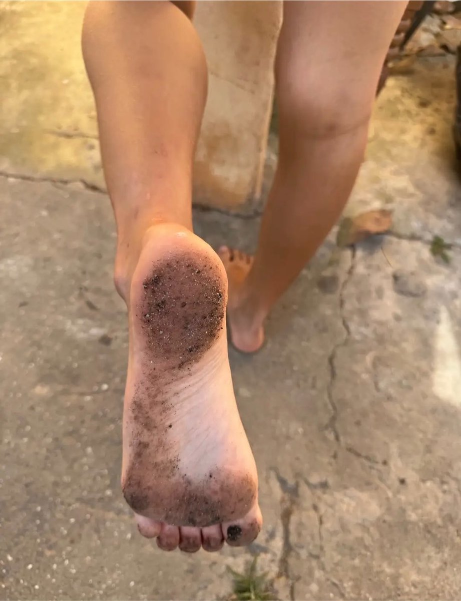 send4fate's tweet photo. My sister soles are so nasty OMG😭😭 https://t.co/ab4gZjEjad