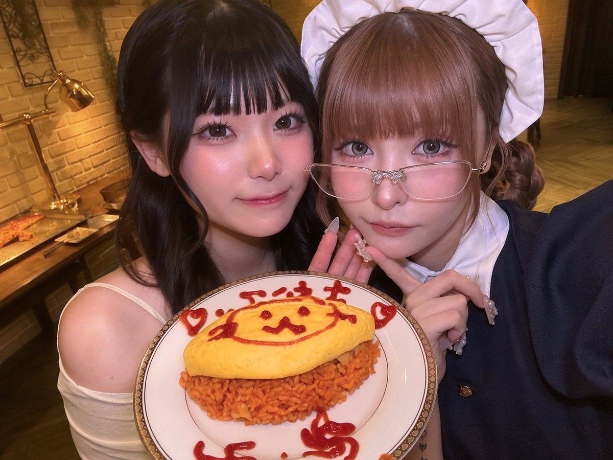 fabmnk16's tweet photo. かなちゃんとのめいどオムライスﾃﾝｱｹﾞ会楽しかったよー૮ o̴̶̷᷄ ·̫ o̴̶̷̥᷅ ა⸝·⸝⋆꙳⭐️❣️
姫も忙しいのにリクエスト答えてくれて最後に写真タイムもくれてほんと幸߹-߹♡
安定に姫はのーまるで顔面が強すぎている
ｲﾂﾒﾝ2人にも会えて喋り倒して最高の集いでありました(͒ ᴖ ·̫ ᴖ⸝⸝ )͒♪ https://t.co/GcBj3bXbAK