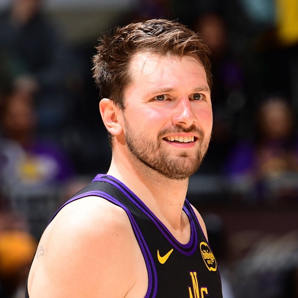 NBAdabad's tweet photo. LÍDER!

Luka Doncic convidou todo o elenco do Lakers pra um camp de 4 dias na Eslovênia.

Além de treinarem juntos, ele quer promover atividades pra aumentar o entrosamento do time, como jogar golfe juntos e conhecer Liubliana, capital do país e onde Doncic nasceu.

🗞️ @mcten https://t.co/9KPt2EOt1a