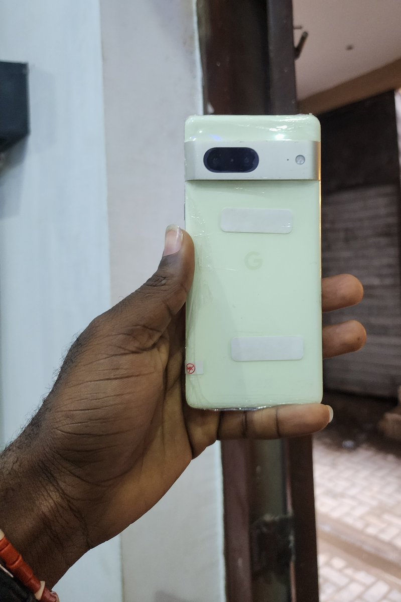 caleb2520's tweet photo. Goggle pixel series available 
7( white green, black,  orange color) ,6pro, 6
All available in 128gb
You can get any of this phone for less than 350k..
Please I do not do payment on delivery.. https://t.co/m7VGaMiDaX