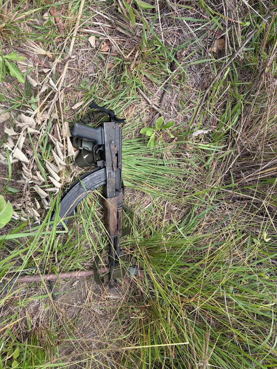 PNCdeGuatemala's tweet photo. 1/5 
Terrorista de la mara salvatrucha es herido y capturado tras atacar a investigadores de la DEIC durante allanamiento en la zona 18

En el sector Soto, kilómetro 13.5, ruta al Atlántico, zona 18, investigadores de la #DEIC junto a fiscales del Ministerio Público. https://t.co/xnP1MIIDz5