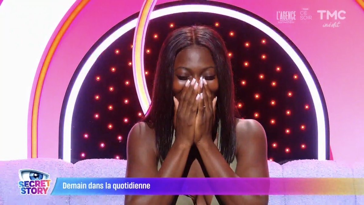 STORYPLUSTF1's tweet photo. Greta buzze Arthur et Océane, elle pense qu’ils sont en couple !! Gooo Greta 🔥 #SecretStory https://t.co/bUMioPyT7X