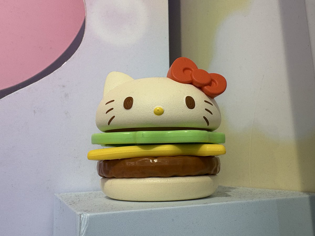 sanriodaily's tweet photo. sanrio burgers 💫 https://t.co/6Jcw65vEZR