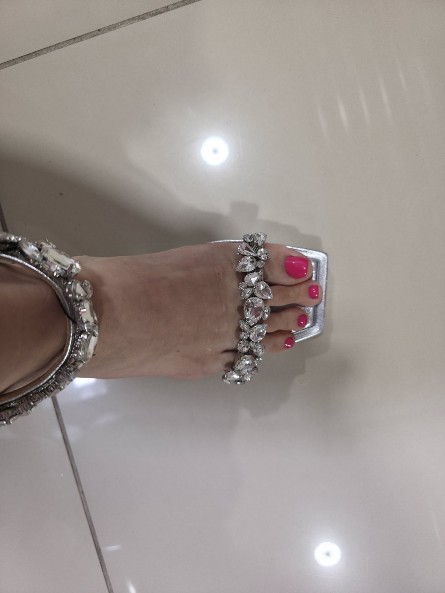 dollyphox's tweet photo. Do you like me shining??? https://t.co/O9AvLcYD5w