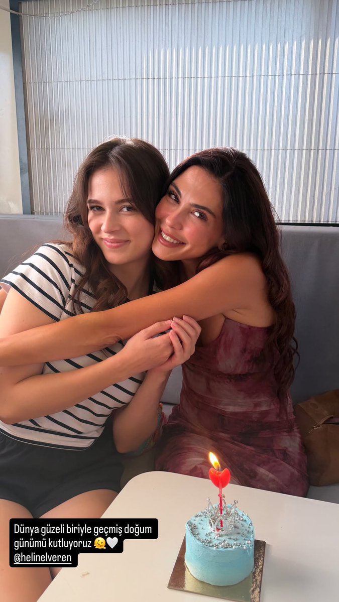 populicc's tweet photo. Daha 17 oyuncusu Helin Elveren, Dilara Aksüyek'in doğum gününü kutladı.

"Dünya güzeli biriyle geçmiş doğum günümü kutluyoruz." https://t.co/nfSPXMgMLe