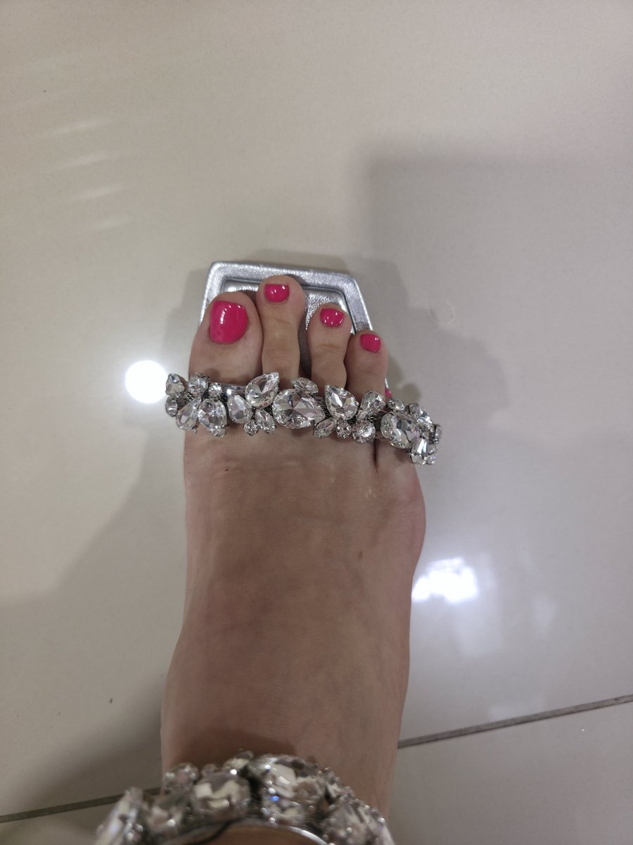 dollyphox's tweet photo. Do you like me shining??? https://t.co/O9AvLcYD5w