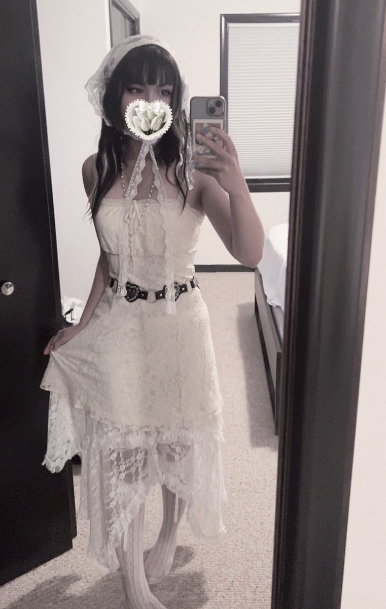 shimiyuVT's tweet photo. have u ever seen a boy in a lace dress https://t.co/hbKulfO0VQ