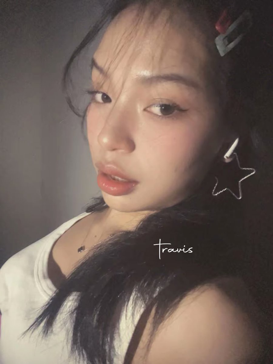 initrapis's tweet photo. ak bakal sering pap habis makeup, my bias, sushi, f1, never let go 😢 https://t.co/TdlQ8TrIBy