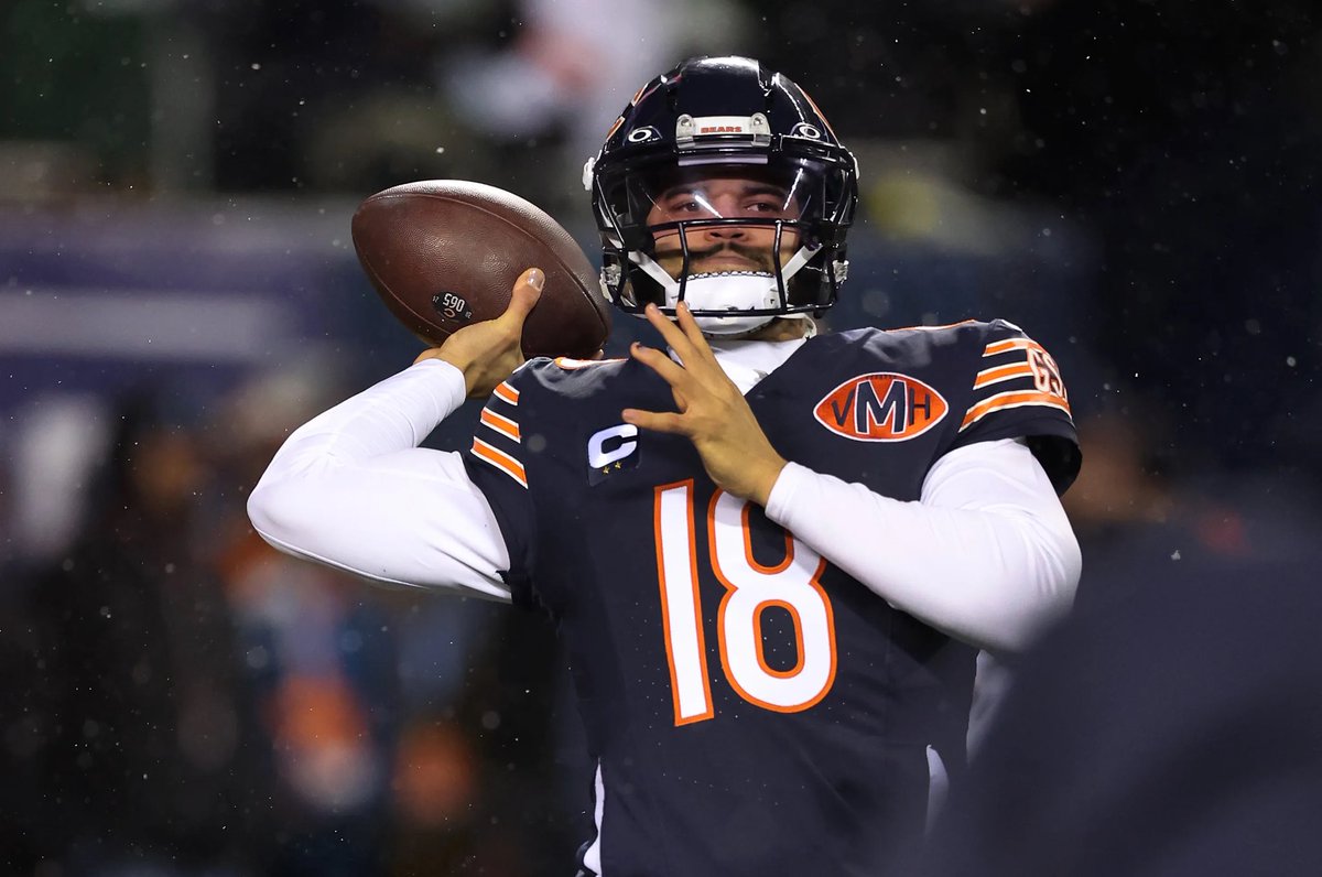 Dynasty_IM's tweet photo. over the past two seasons Caleb Williams’ PPG has ranked as the QB4…

just among his own draft class

yet he’s ranked as the QB3 in ALL of Dynasty https://t.co/FpKrdN9DCF
