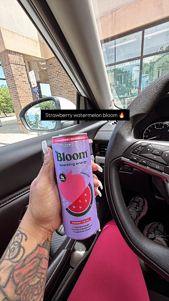 smonae_'s tweet photo. Blooms over Celsius energy drinks anyday > 🔥 https://t.co/e6kAfOnuv0