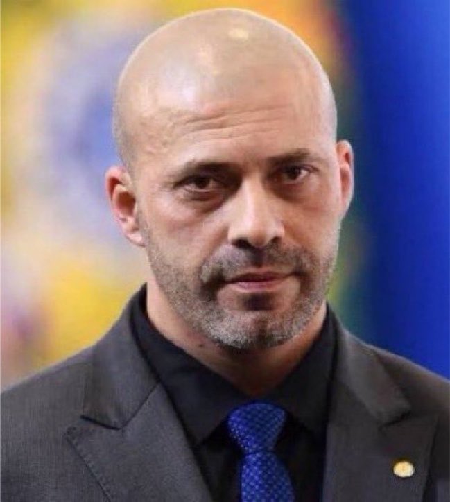NewsLiberdade's tweet photo. 🚨AGORA - Alexandre de Moraes dá 48 horas para Daniel Silveira explicar vídeo com Portinho https://t.co/ad7GNQRYhA