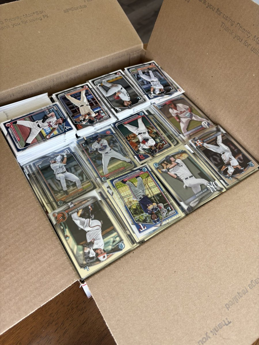 coachcardcap's tweet photo. Organizing and have a large priority box of Bowman 1st (24-26) - 2 rows of chrome/refractors/mojo/laser and 1 row of paper - most of the chrome in penny sleeves 

Please share with any one that may be interested - thanks!

$75 shipped priority with tracking https://t.co/LiSx262MRb