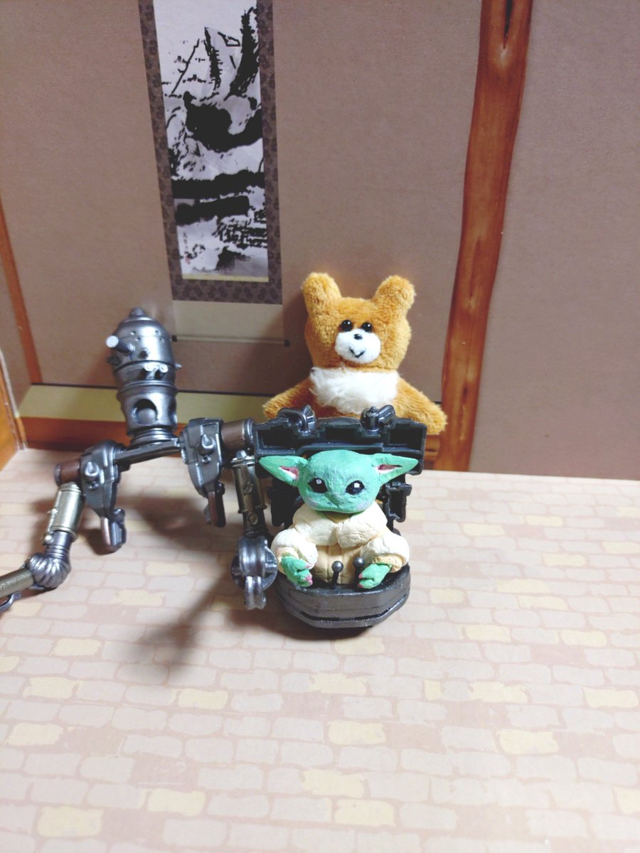 kadasa9's tweet photo. これに乗るサイズの子が手に入らなくて家族が嘆いていたので、ずっと粘土いじってました。
サイズぴったりじゃないとパーツがはまらないので、削ったり色塗り直したりの繰り返し😇
何となくそれらしくなったと思いたいので寝ます💤 https://t.co/S2wQB8nBWG