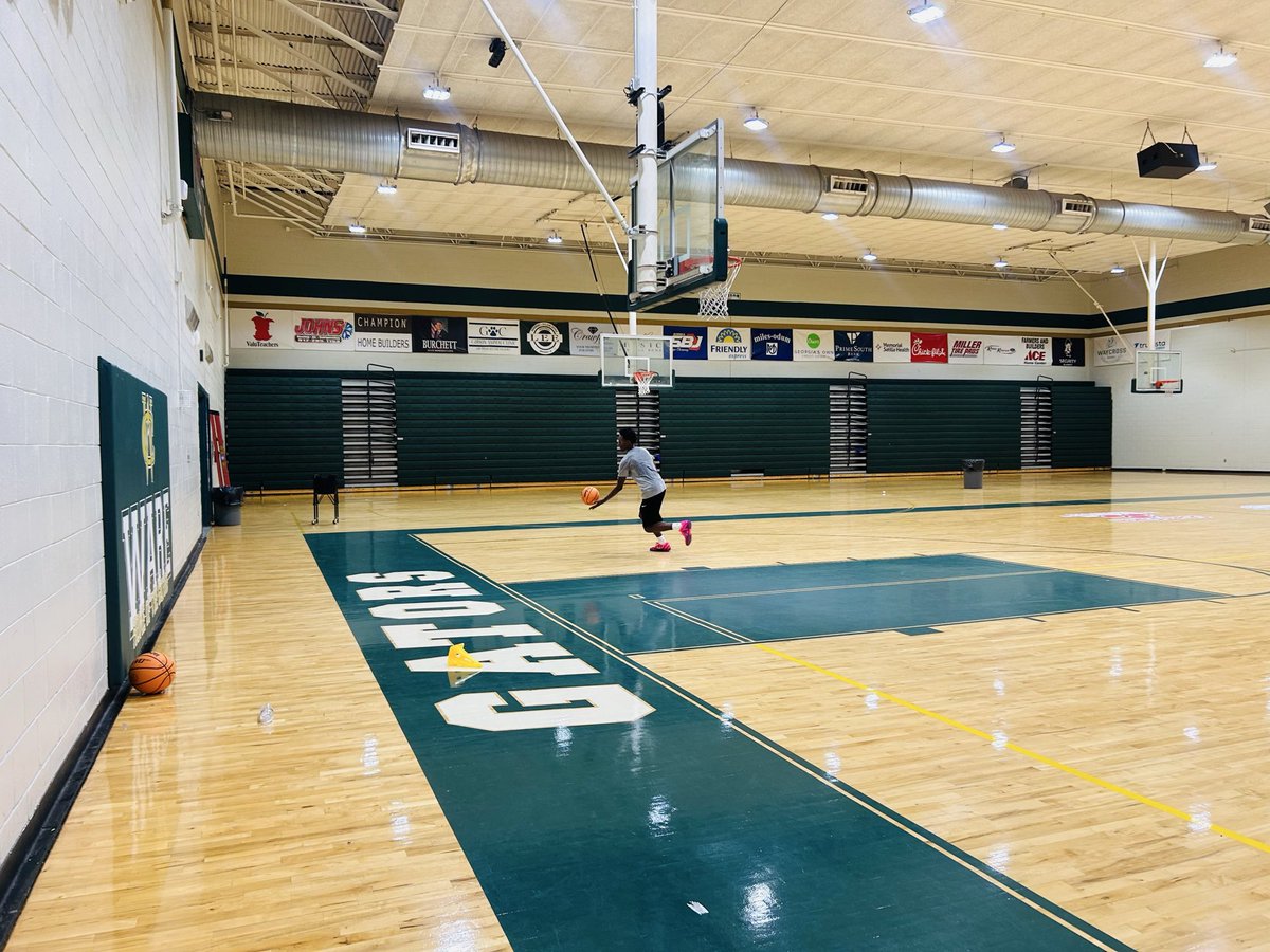 CoachLenATL's tweet photo. Thereβs a Difference Between Getting in the Gym with Your Coach, & Going to the Gym Saying You are Working on Your Game! The Expectations is at a Higher Level! Great Work this Week by @hayden24p Hayden Powell! #NoDaysOff #FindAWay #OurStandard #WeVerseMe https://t.co/MAbQKj1Lgk