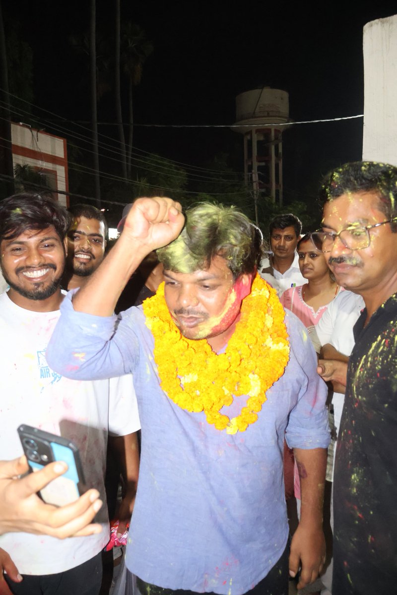 Dipankar_cpiml's tweet photo. Finally, after six days of detention Comrades Sandeep Saurav and Dhananjay got released from Beur jail just a little while ago. The struggle will continue till every protester is released in Bihar and every vindictive case against protesters is withdrawn. https://t.co/ifwu8fqpPK