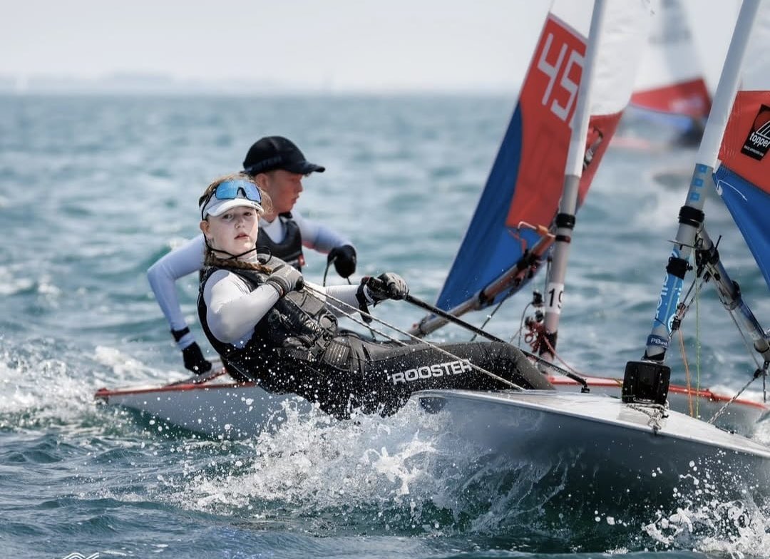 burnham_on_sea's tweet photo. A teenage sailor from Burnham‑On‑Sea has continued her remarkable rise this week, delivering another great set of results at the prestigious International Topper Class World Championships in Saint Pierre Quiberon, Brittany — read more at: https://t.co/eYvWSsTKYv @_tkasa https://t.co/CJGX4HfuAA