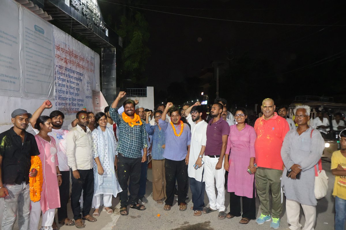 Dipankar_cpiml's tweet photo. Finally, after six days of detention Comrades Sandeep Saurav and Dhananjay got released from Beur jail just a little while ago. The struggle will continue till every protester is released in Bihar and every vindictive case against protesters is withdrawn. https://t.co/ifwu8fqpPK