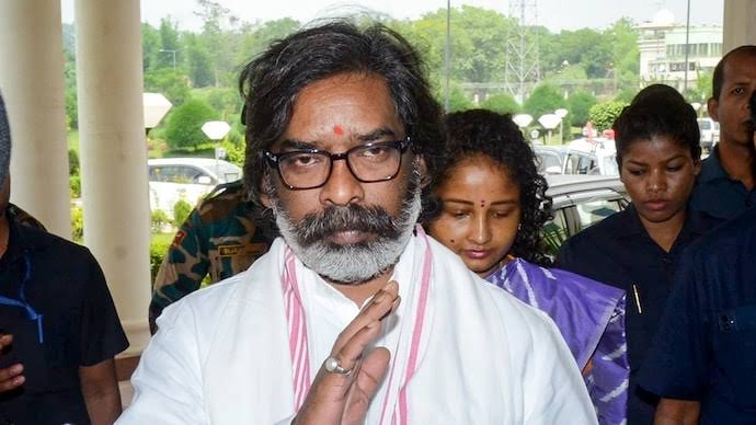 khurpenchh's tweet photo. Hemant ,it's done bro 

Resign please https://t.co/zsWrScIGzP